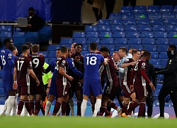 Chelsea và Leicester nhận án phạt