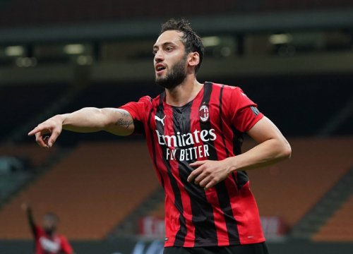 MU tiếp cận Calhanoglu, Messi ở lại Barca