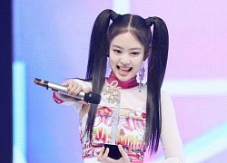 Xét về những kiểu tóc độc - dị, Jennie còn cách xa nàng cựu idol này một quãng đường dài