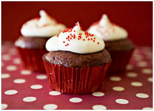 Cách làm bánh cupcake red velvet thật đơn giản thơm ngon