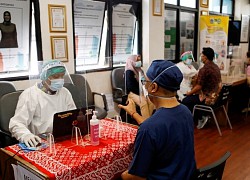 Indonesia tìm hiểu nguyên nhân bác sĩ đã tiêm vaccine chết vì Covid-19