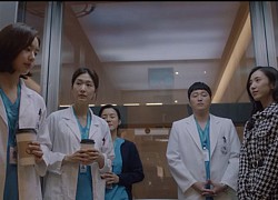 Jo Jung Suk phải "tắm nước mì" ở hậu trường Hospital Playlist 2, giật đùng đùng vì bị Jeon Mi Do "hành" tới bến!