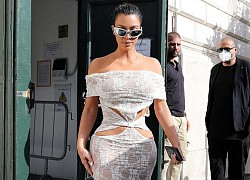 Kim Kardashian mặc sexy đi thăm Thành Vatican