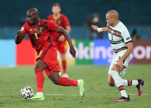 Lukaku nên bớt huênh hoang và tự tin thái quá