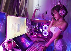 Chủ đích khoe góc máy chơi game "xịn sò" nhưng nữ coser lại khiến fan "mlem" vì điều khác