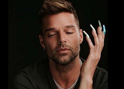 Ricky Martin khoe móng tay dài điệu đà, nhiều màu sắc