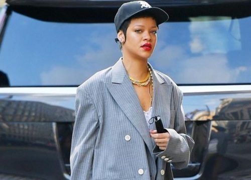 Rihanna phối đồ trẻ trung đến dự cuộc họp kinh doanh ở New York