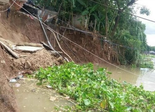 An Giang: Sạt lở nghiêm trọng bờ sông Châu Đốc, di dời khẩn cấp 6 nhà dân