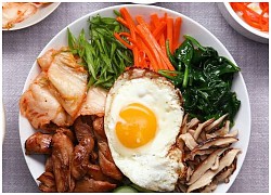 Cách làm cơm trộn bibimbap Hàn Quốc với thịt gà đùi