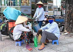 Covid-19 bùng phát ở TP.HCM: Đến Sài Gòn nhặt ve chai, ăn rau luộc hay xôi cầm chừng