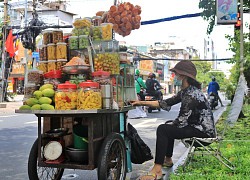 Covid-19 bùng phát ở TP.HCM: Gánh hàng rong gồng mình kiệt sức, nay ế thảm thương