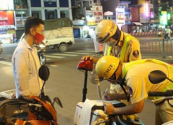 CSGT TP.HCM phạt người lái xe không đeo khẩu trang 2 triệu: &#8216;Dịch Covid này, vẫn nói quên!&#8217;