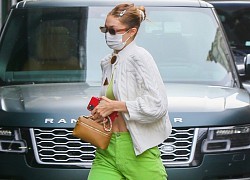 Gigi Hadid giản dị đến hiệu ảnh chụp hình