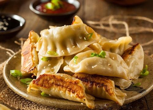 Gyoza là gì? Cách làm sủi cảo gyoza tại nhà ngon đúng điệu