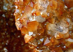 Hãy để đá Citrine giúp bạn "tiền vào như nước"!