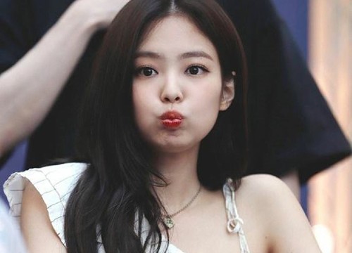 Jennie "pha-ke" bị Jennie thật bình luận "dằn mặt" trên mạng xã hội