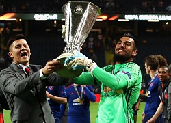 Man Utd chia tay 6 cầu thủ trẻ và Romero