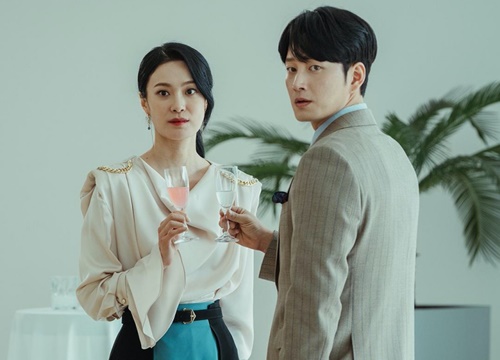 'Mine' tập 9: Tiểu tam suýt bị giết vì dám giành giật con trai nhưng được chính thất cứu, Lee Bo Young ngộ sát chồng?