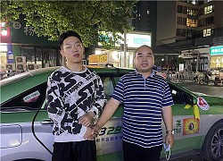 Thấy chàng trai trẻ thiếu 18 nghìn tiền taxi, bác tài hào phóng tặng luôn chẳng nghĩ ngợi, ai biết được cái kết lại bất ngờ thế này