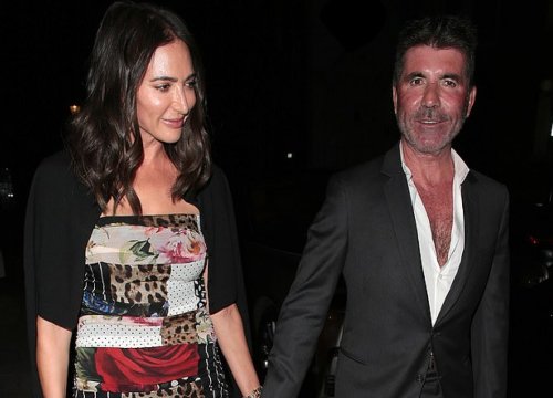 "Ông trùm" Simon Cowell phong độ nắm tay bạn gái đi chơi tối