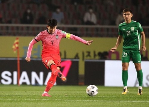 VL World Cup: Việt Nam vượt UAE, bỏ xa Thái Lan; HLV Philippe Troussier chia tay U19 Việt Nam