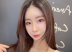 Mặc quần áo sexy livestream nhảy múa giữa đường, nữ streamer xinh đẹp bất ngờ được &#8220;cụ ông&#8221; tán tỉnh, đề nghị và cái kết