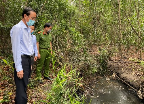 Phát hiện dòng nước đen ngòm, bốc mùi thối trong Khu xử lý chất thải tập trung Tóc Tiên