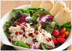 Trưa nay ăn gì: ricotta cheese salad thơm lừng cho thứ Ba