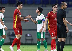 Văn Hậu an ủi Evan Dimas trong trận thắng 4-0