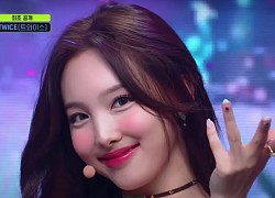 4 tiên tử kết màn của TWICE đều chịu kiếp "má cà chua", Nayeon liệu có bét bảng?