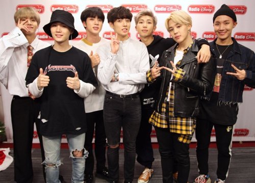 ARMY 'điên đảo' với loạt ảnh BTS phong cách hoạt hình Disney