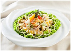 Trưa nay ăn gì: salad vui mắt từ nui