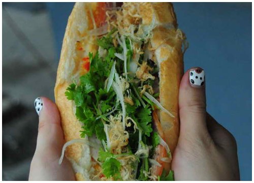 Bánh mì tiệm Ngon: "Làm ổ bánh mì đặc biệt 15 ngàn thì no cả ngày"