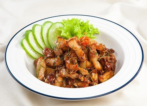 Dùng thứ lá gia vị phổ biến này để rang thịt ba chỉ, chị em ăn xong thấy tiếc nuối vì không biết mà làm từ sớm