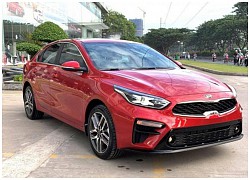 Kia Cerato giảm giá mạnh, rẻ ngang Honda City bản thiếu