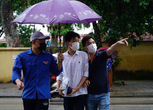 Những hình ảnh ấn tượng trong buổi thi đầu tiên kỳ thi vào lớp 10 THPT tại Hà Nội