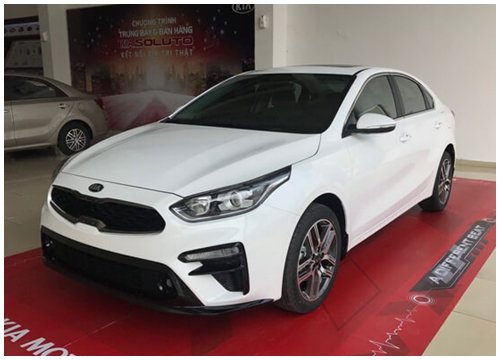 Kia Cerato giảm giá gần 70 triệu đẩy hàng tồn