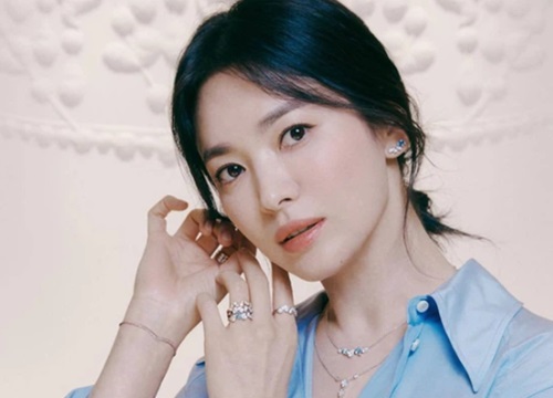 Bây giờ thử đặt Song Hye Kyo và Son Ye Jin lên bàn cân: Diện đồ 2 dây e ấp vòng 1 tới "ná thở", ai mới ngồi "mâm trên"?