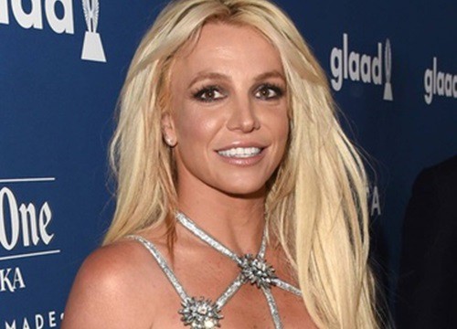 Britney Spears tiết lộ ý nghĩa hình xăm sau cổ