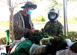 &#8216;Em chỉ có mớ rau vườn với 50.000 tiền bắt cua đồng hồi sáng&#8217;