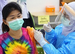 Hàng chục bệnh viện Bangkok ngừng tiêm vaccine