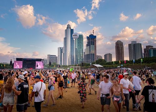 Người dân Chicago (Mỹ) sẽ được tặng vé tham gia sự kiện âm nhạc Lollapalooza 2021 nếu đăng ký tiêm vaccine COVID-19