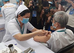 Vì sao 53 nhân viên BV Bệnh Nhiệt đới TP.HCM đã tiêm vaccine vẫn mắc COVID-19?