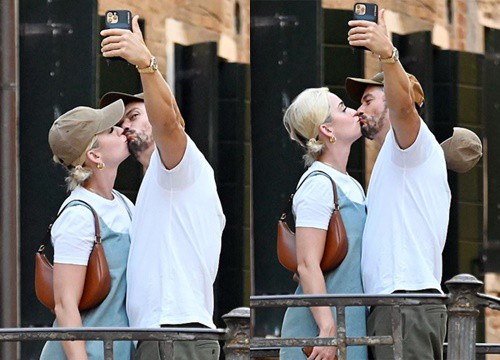 Orlando Bloom vừa hôn Katy Perry vừa selfie