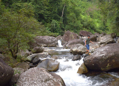 Quảng Ninh: Rủ nhau đi tắm suối 1 công nhân tử vong