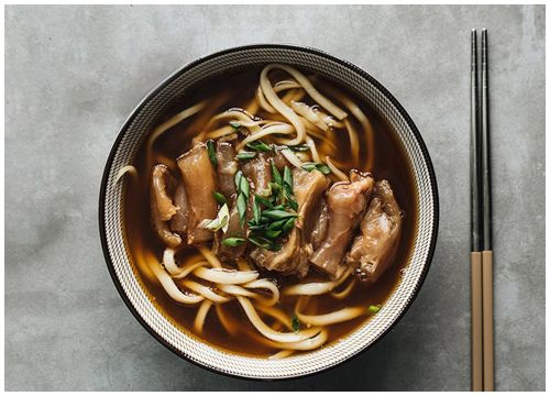 Mì udon gân bò cho bữa trưa lạ miệng