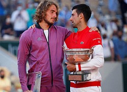 Tsitsipas biết tin bà mất 5 phút trước chung kết với Djokovic