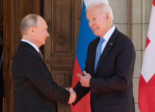 Báo Mỹ chê Biden kém cỏi, vụng về trước Putin