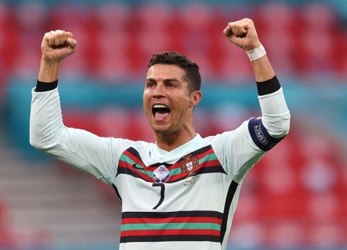 C. Ronaldo trở thành chân sút vĩ đại nhất Euro