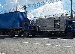 Container tông xe tải đang dừng sửa chữa, phụ xe tử vong